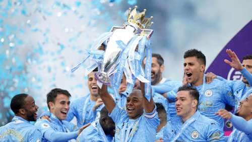 Fernandinho lift Premier League trophy Manhchester City
