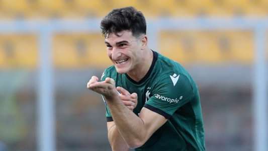 Juventus In Pole Position As Milan Everton Monitor Bologna Star Orsolini Goal Com