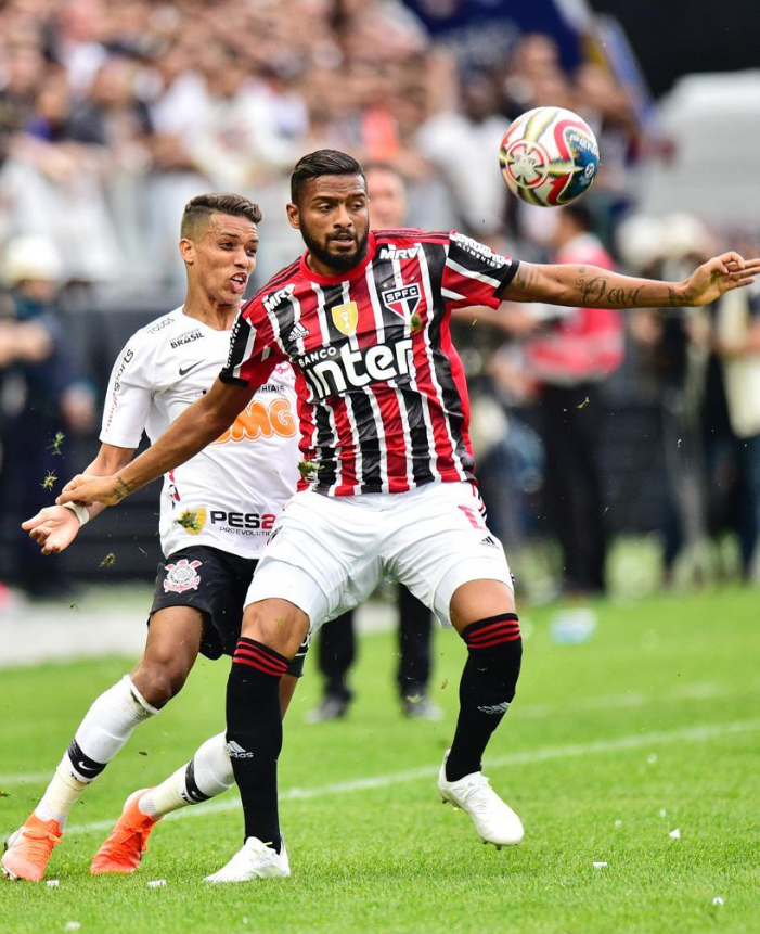 Um ano depois, Corinthians e São Paulo invertem papéis no ...