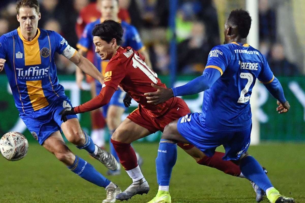 南野拓実cf起用に解説者は疑問 英メディアも 明らかに体重が軽い と指摘 Goal Com 南野拓実cf起用に解説者は疑問 英メディアも 明らかに体重が軽い と指摘 Goal Com