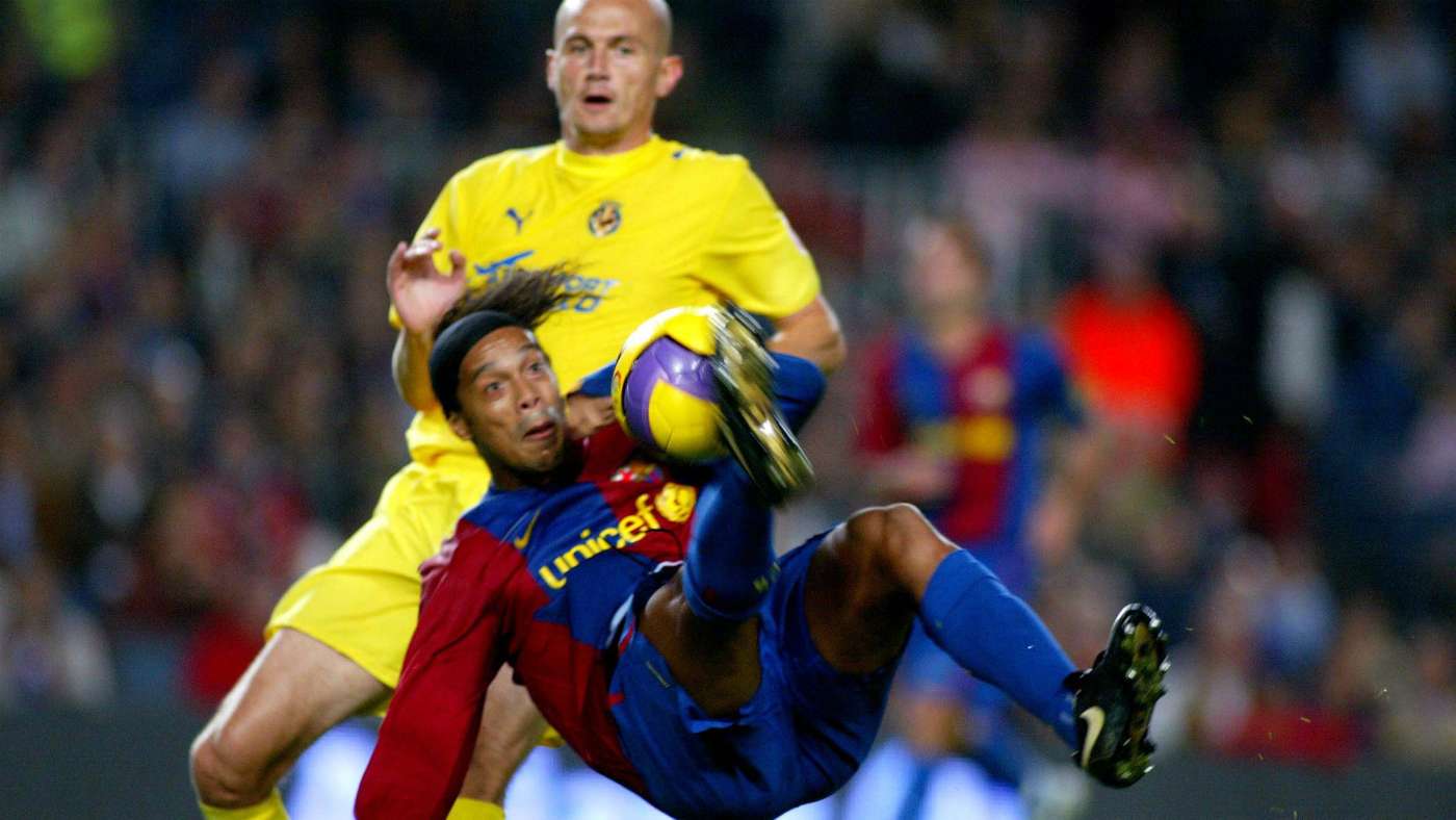 Os 10 melhores momentos de Ronaldinho Gaúcho no Barcelona Os 10 melhores momentos de Ronaldinho Gaúcho no Barcelona