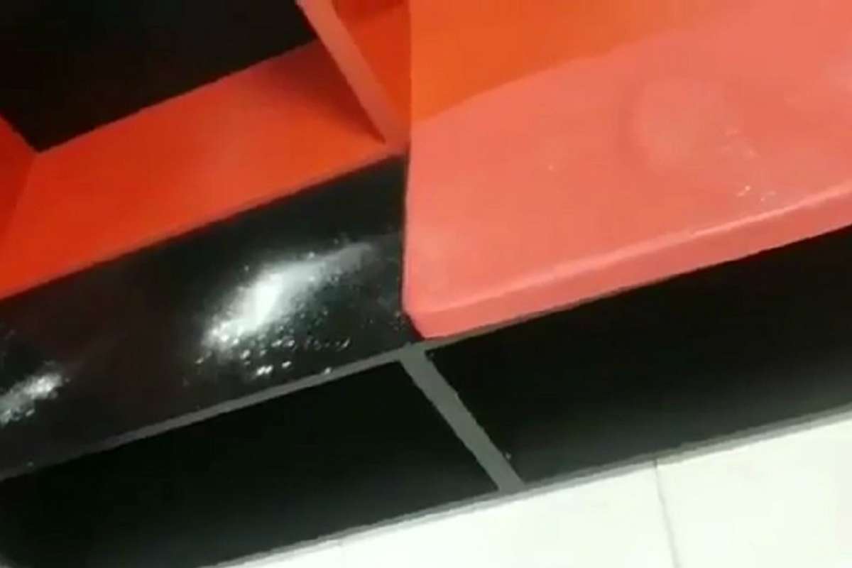 Increible En La Previa Del Clasico Rosarino Hallaron Un Polvo Toxico Y Cenizas Humanas En El Vestuario Visitante Goal Com