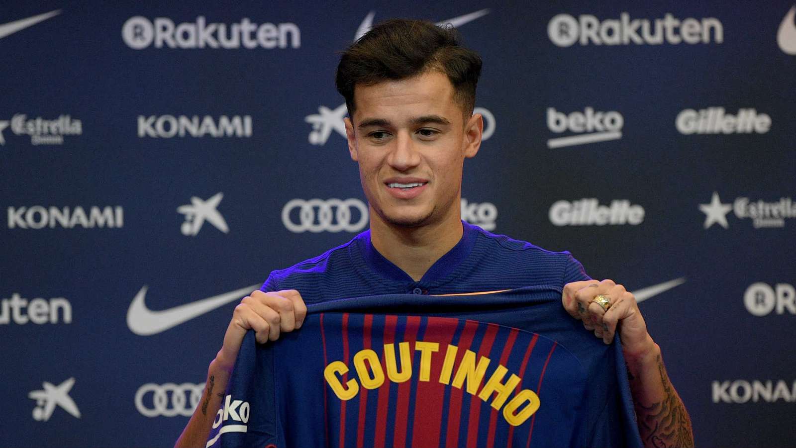 Testemunha do show! Coutinho esteve no Camp Nou para ver o triunfo do