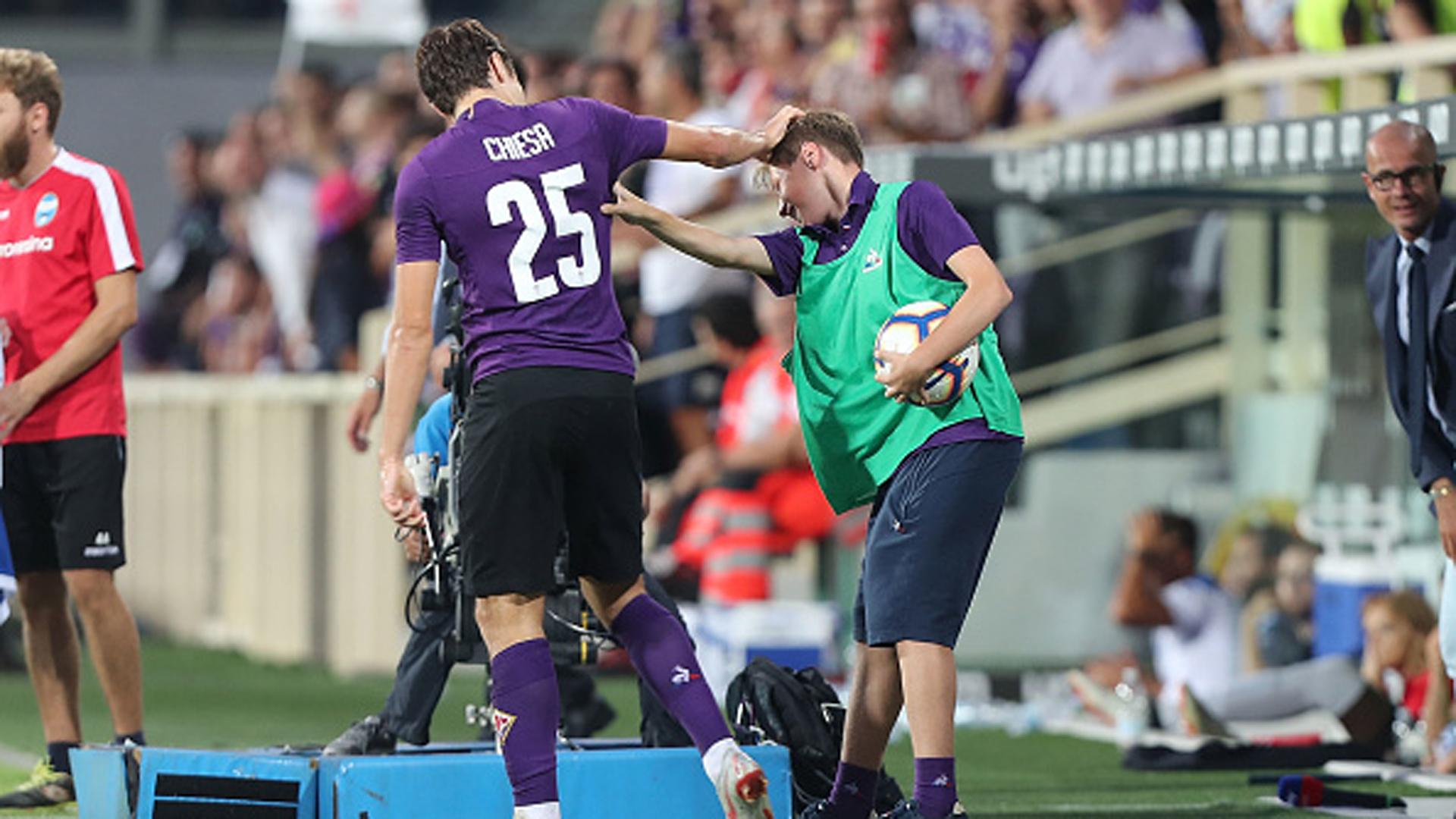 Jubel Mit Balljunge Federico Chiesa Feiert Mit Seinem Bruder Goal Com