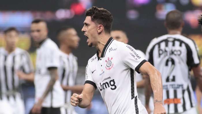 Após reunião sem desfecho, Danilo Avelar tenta rescisão amigável com o Corinthians