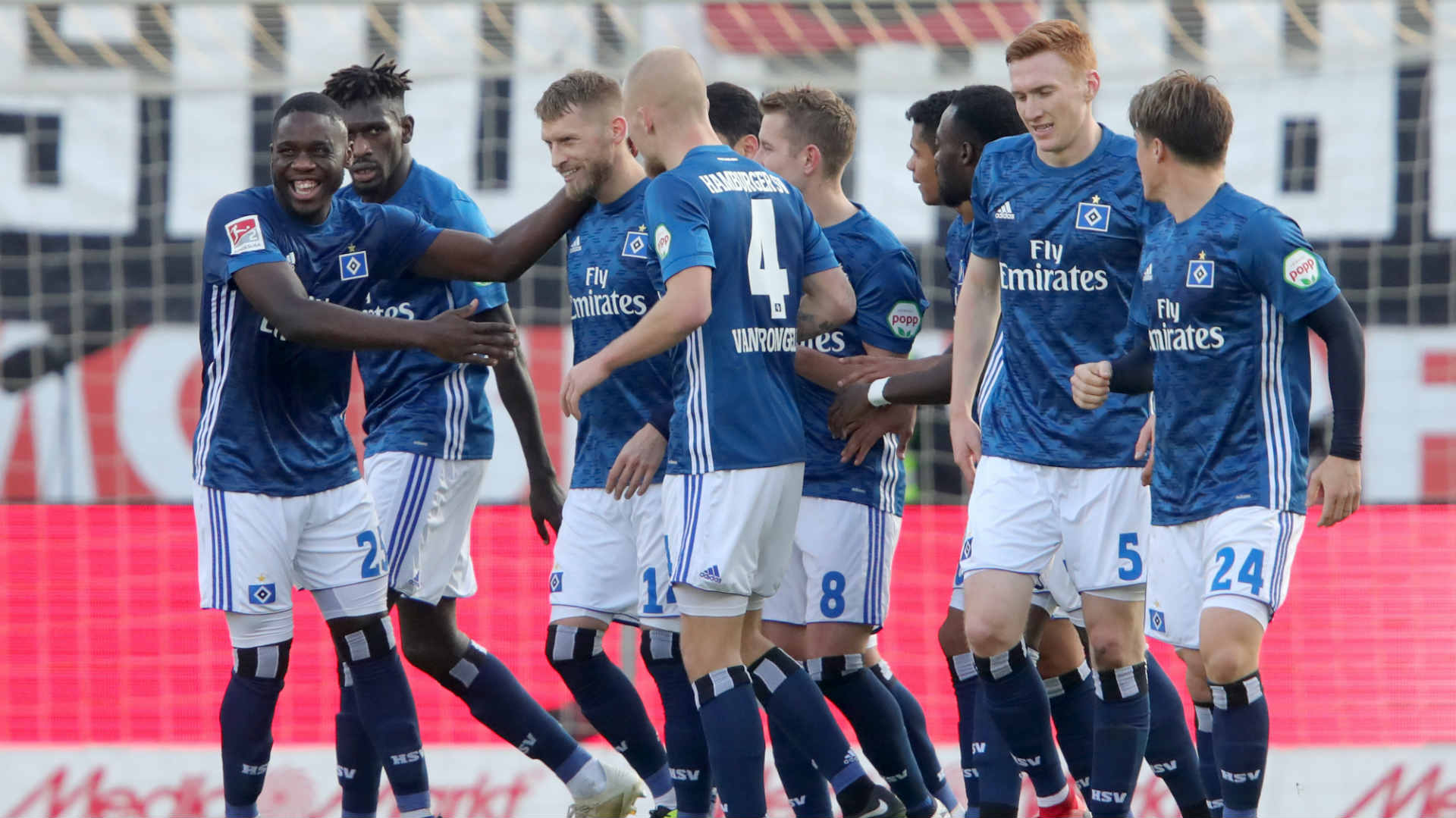 酒井高先発のhsv 辛くも最下位下し首位キープ 伊藤達哉は出番なし Goal Com 酒井高先発のhsv 辛くも最下位下し首位キープ 伊藤達哉は出番なし Goal Com