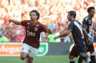 Arão comemora gol na vitória do Flamengo sobre o Vasco