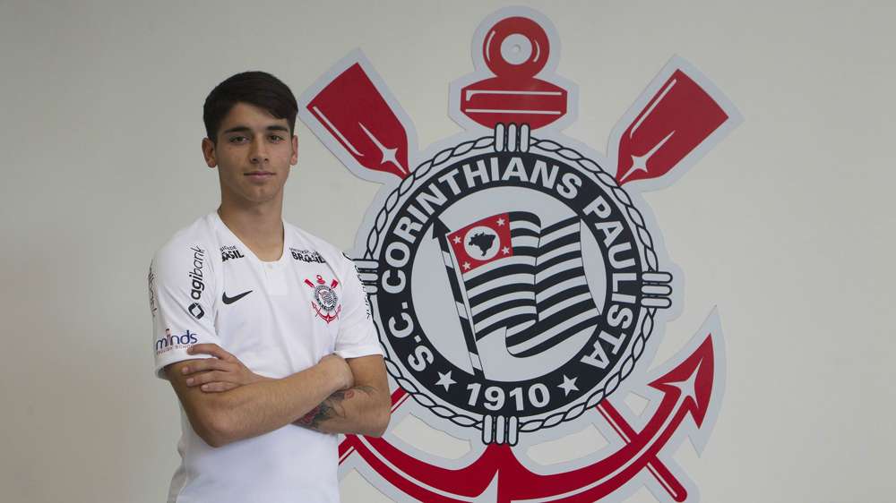 Araos, do Corinthians, obtém vitória parcial na Justiça contra o seu ex-clube