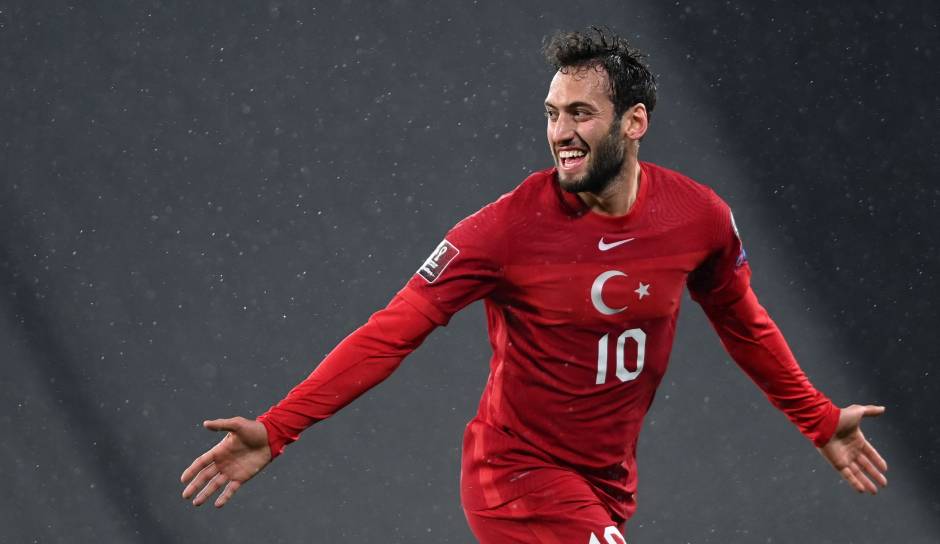 トルコ代表チャルハノールがミラン同僚らとの対決に意欲 特別な試合 勝利を目指す Goal Com トルコ代表チャルハノールがミラン同僚らとの対決に意欲 特別な試合 勝利を目指す Goal Com