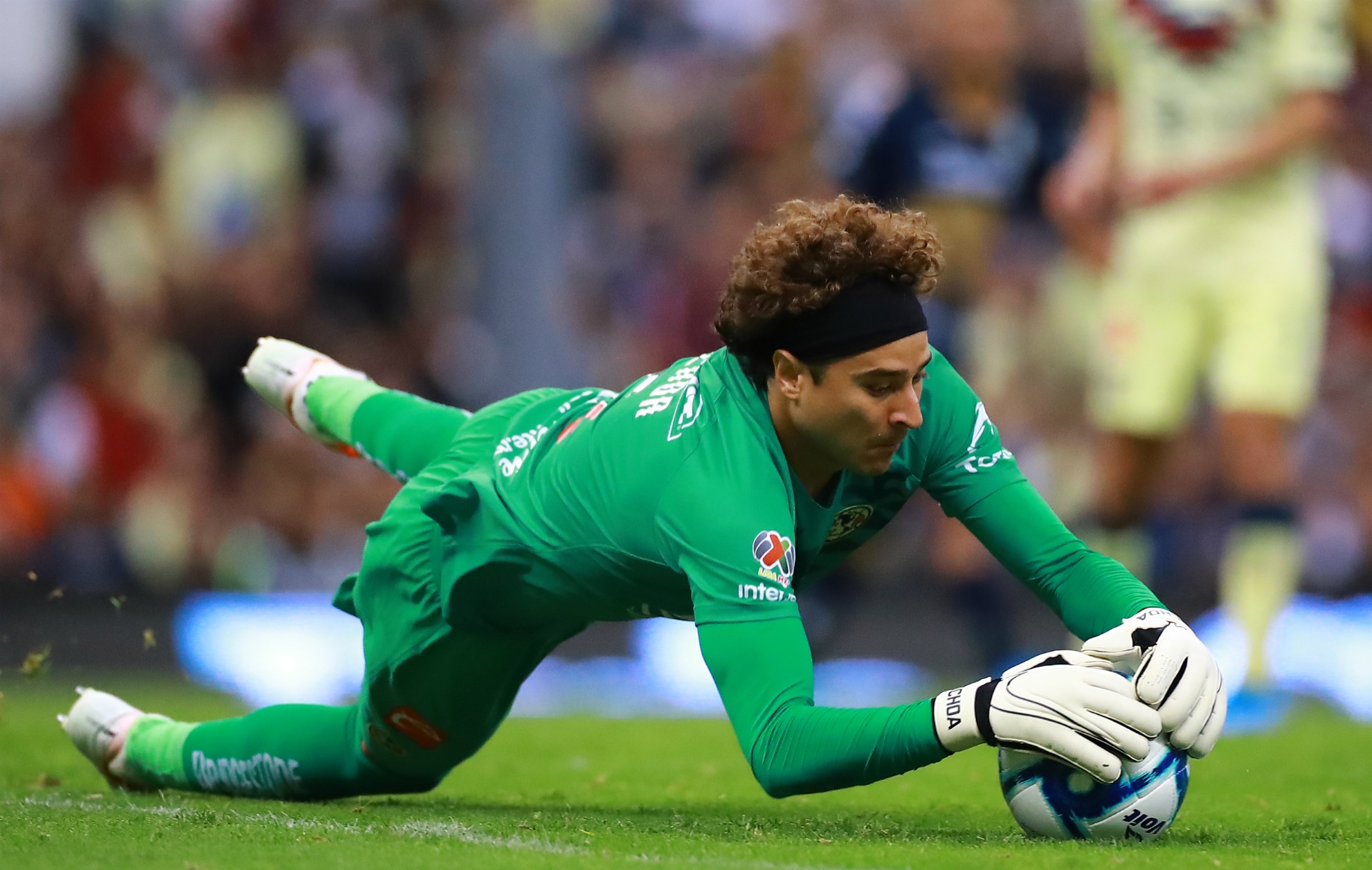 ¿Cuánto gana Memo Ochoa en el América?