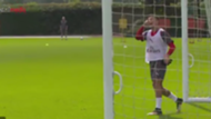 Alexis Sánchez, feliz en la práctica de Arsenal. Captura TV