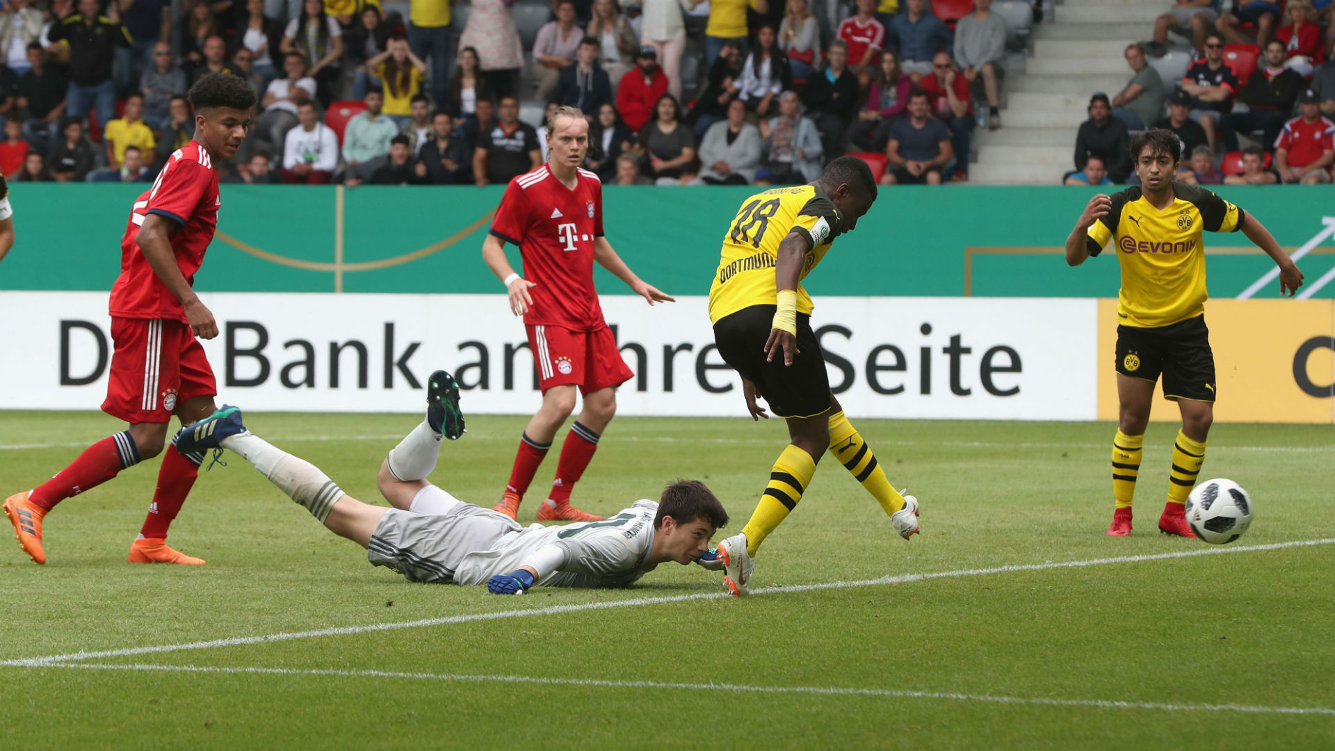The next Cristiano Ronaldo!? Dortmund wonderkid Youssoufa ...