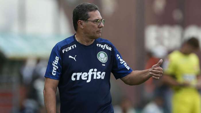 Categorias de base? Bastou primeira derrota para Luxemburgo pedir reforços