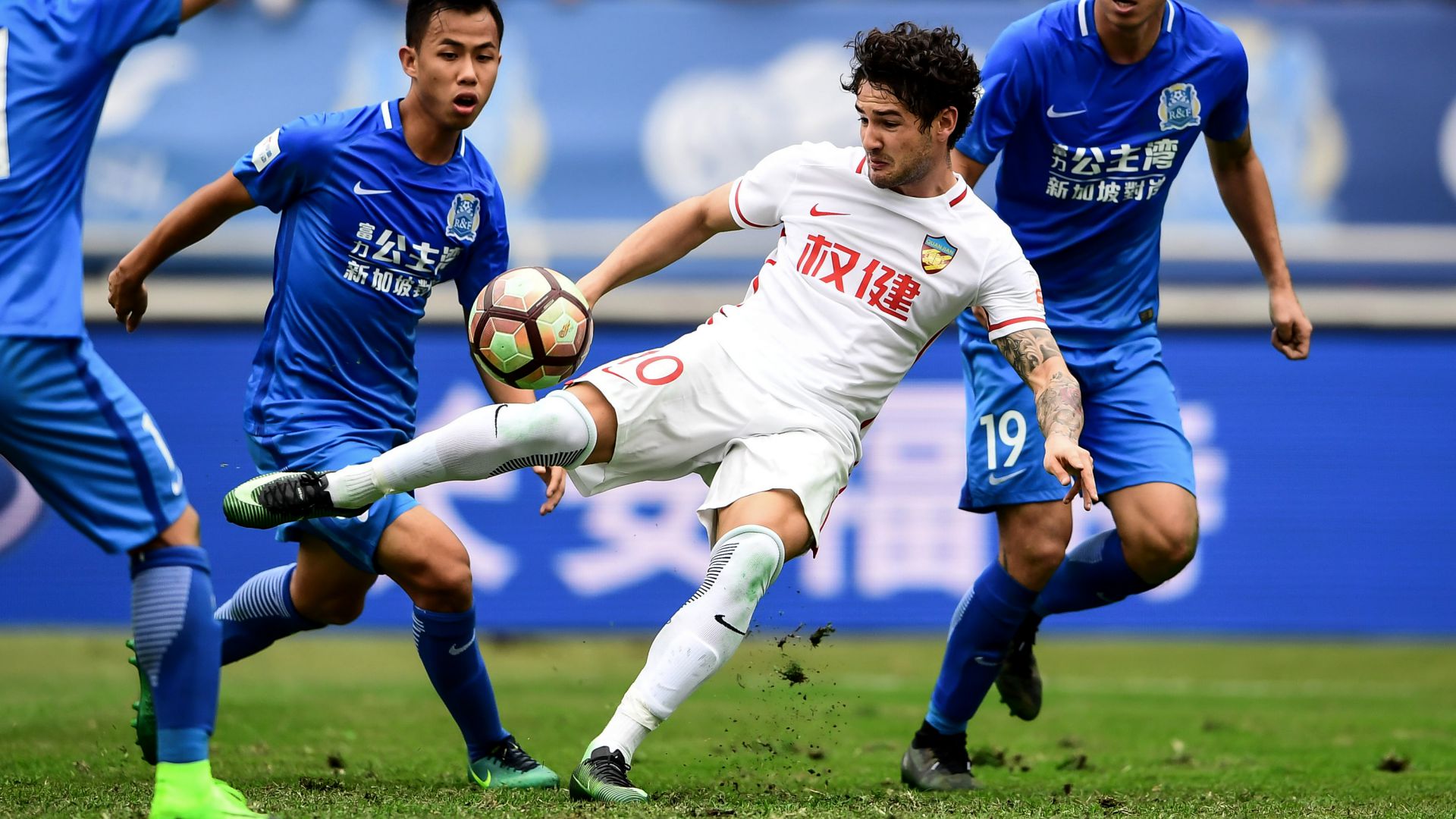 見事な復活を遂げた元 神童 パトが明かす中国での生活とブラジル代表への思い Goal Com 見事な復活を遂げた元 神童 パトが明かす中国での生活とブラジル代表への思い Goal Com