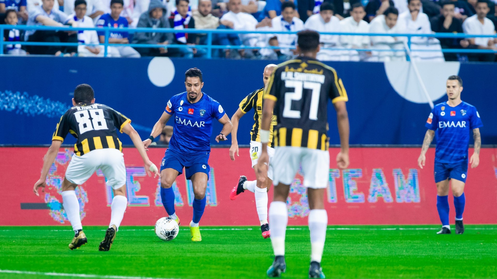 الفرق بين الديربي والكلاسيكو المرسال
