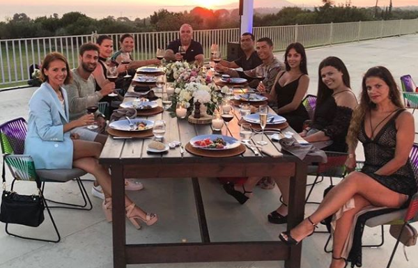 Cristiano Ronaldo Hinterlasst Grosszugiges Trinkgeld In Griechenland Goal Com