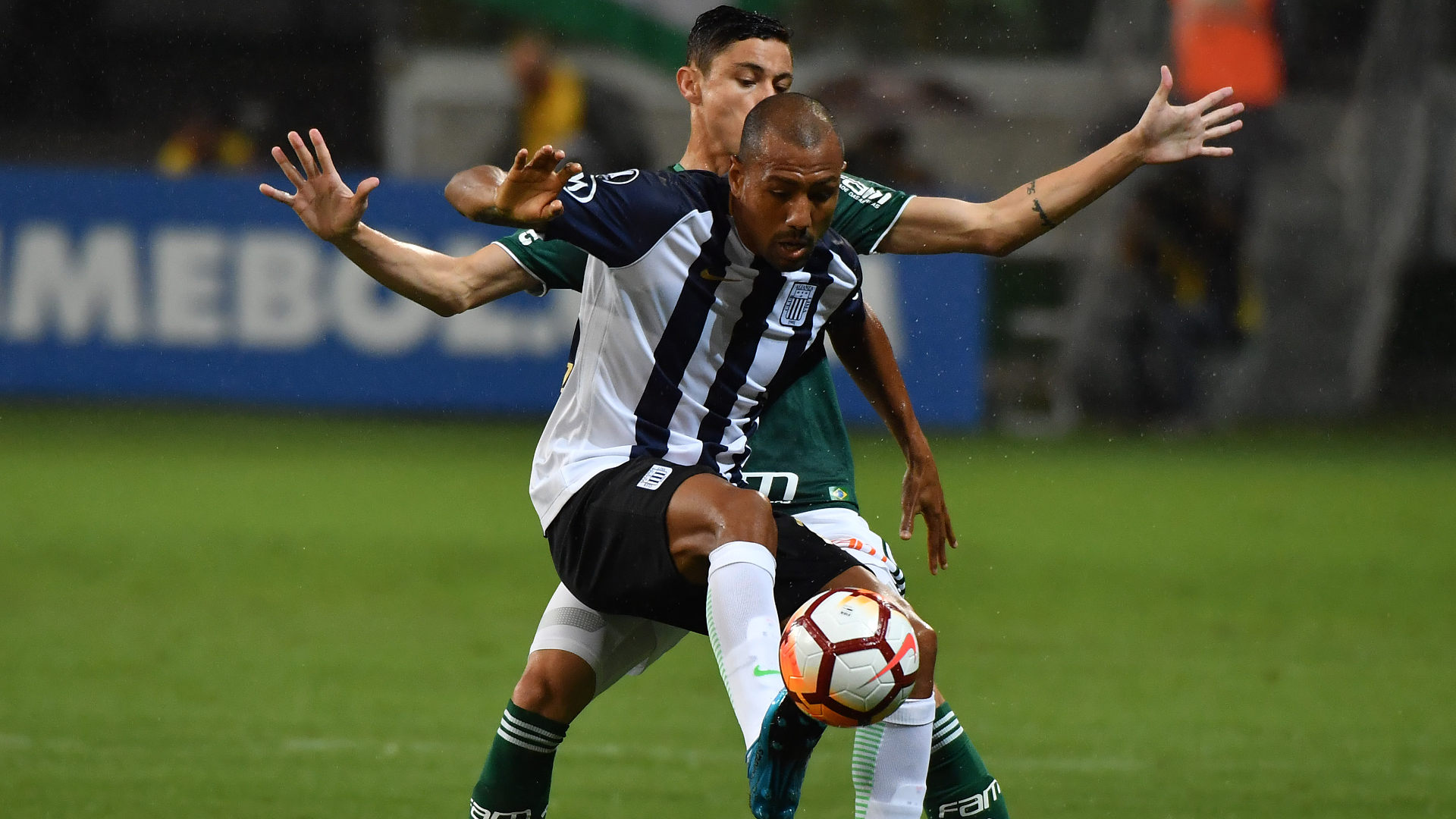 Diogo Barbosa Luis Ramirez Palmeiras Alianza Lima 03042018 Copa Libertadores