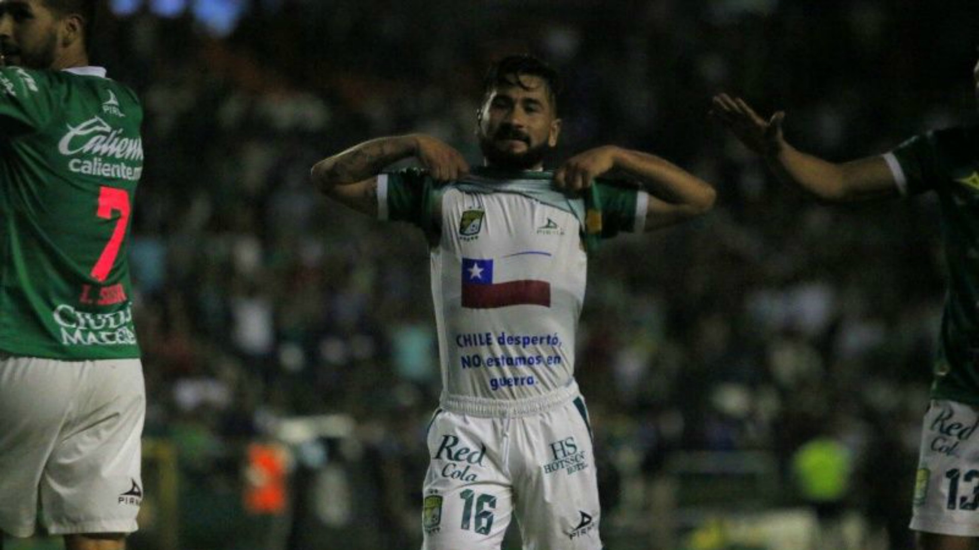 Jean Meneses Recibio Castigo En Mexico Por Apoyar A Chile Goal Com