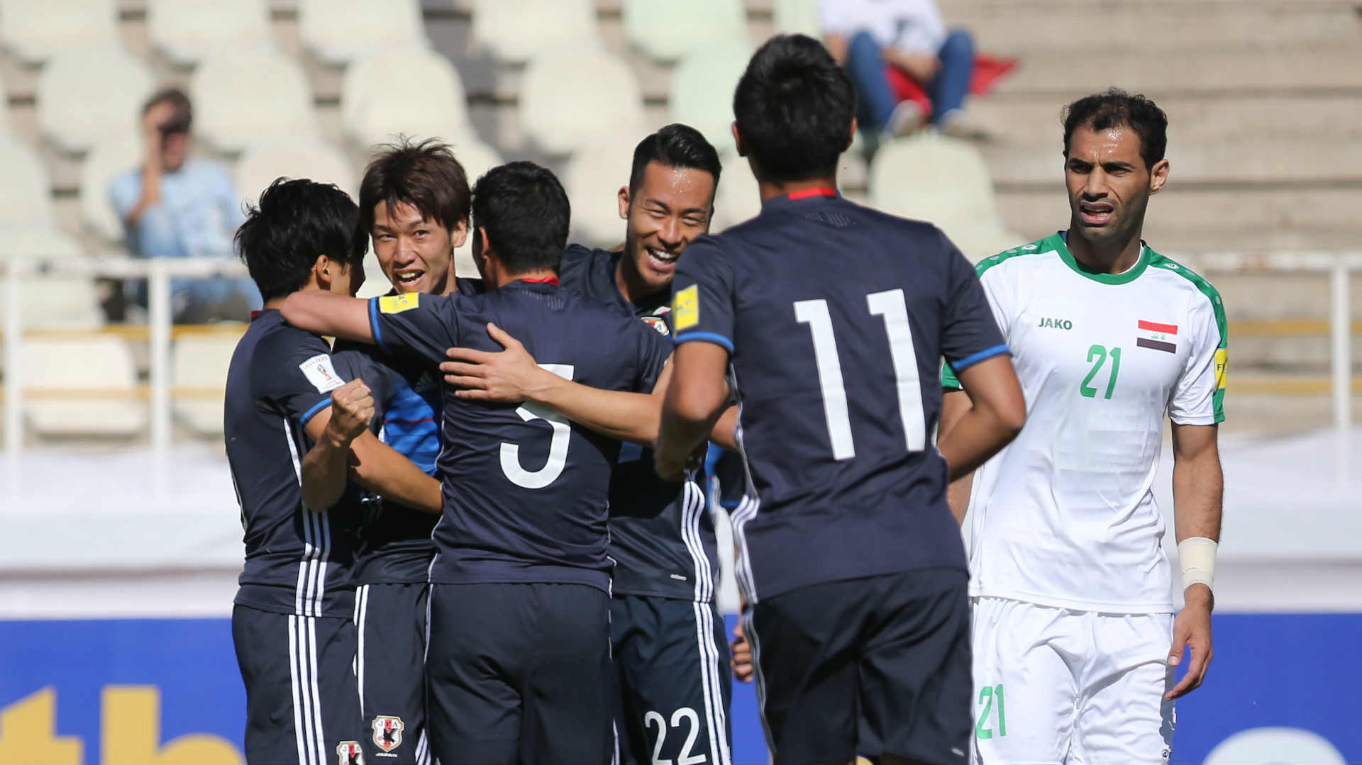 日本代表 大迫勇也のヘッド弾で先制 W杯出場への大一番で1点リードし後半へ Goal Com