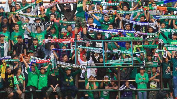 Arema FC Izinkan Bonek Datang Ke Malang | Goal.com