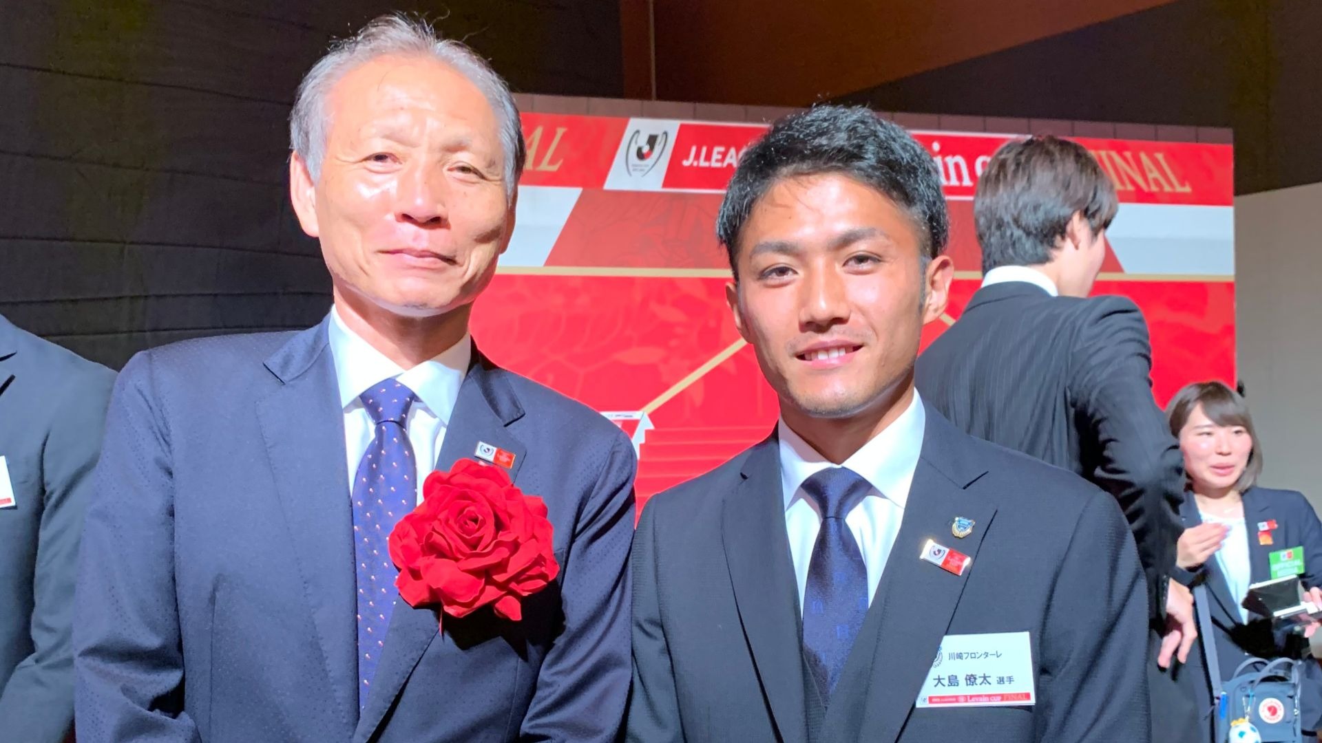 原博実の超現場日記19 第32回 ルヴァンカップは歴史に残る決勝に 川崎fが札幌を破り 念願の初優勝 Goal Com 原博実の超現場日記19 第32回 ルヴァンカップは歴史に残る決勝に 川崎fが札幌を破り 念願の初優勝 Goal Com