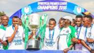 Raila Odinga presents KPL trophy to Gor Mahia.