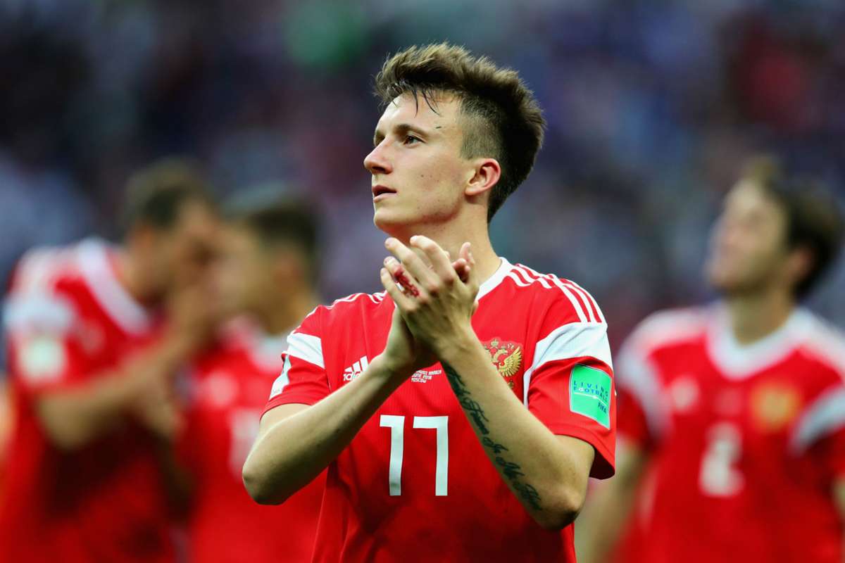 Image: https://images.daznservices.com/di/library/GOAL/bb/1/aleksandr-golovin-russia_1pjins4f0ji3m1t9lafg24lpy8.jpg?t=328982788&quality=60&w=1200&h=800