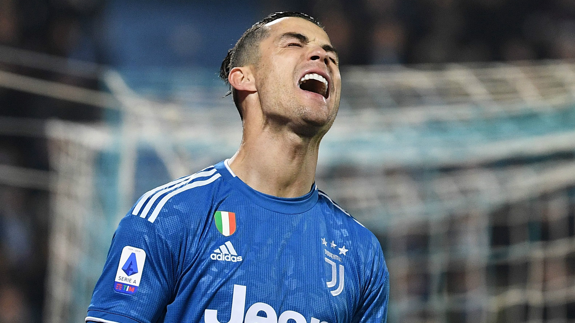 Un câlin pendant une défaite ; Cristiano Ronaldo réagit (vidéo) — Lyon-Juventus Un câlin pendant une défaite ; Cristiano Ronaldo réagit (vidéo) — Lyon-Juventus