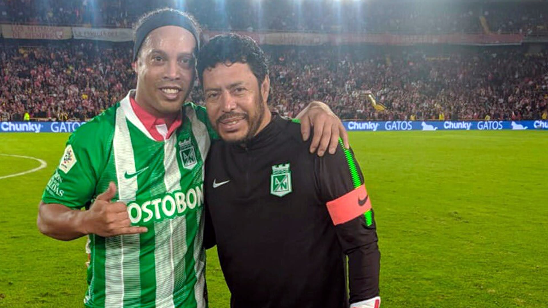 Ronaldinho también visitó la camiseta de Atlético Nacional en su ...