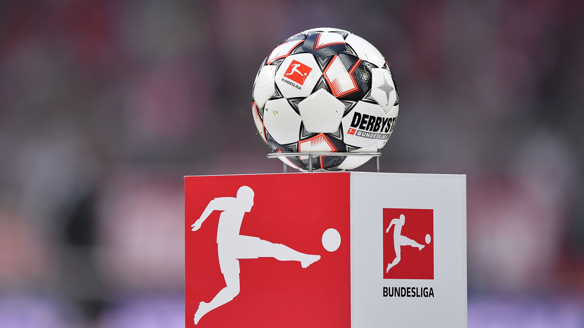 Vertrag Verlangert Derbystar Bleibt Bundesliga Ball Goal Com