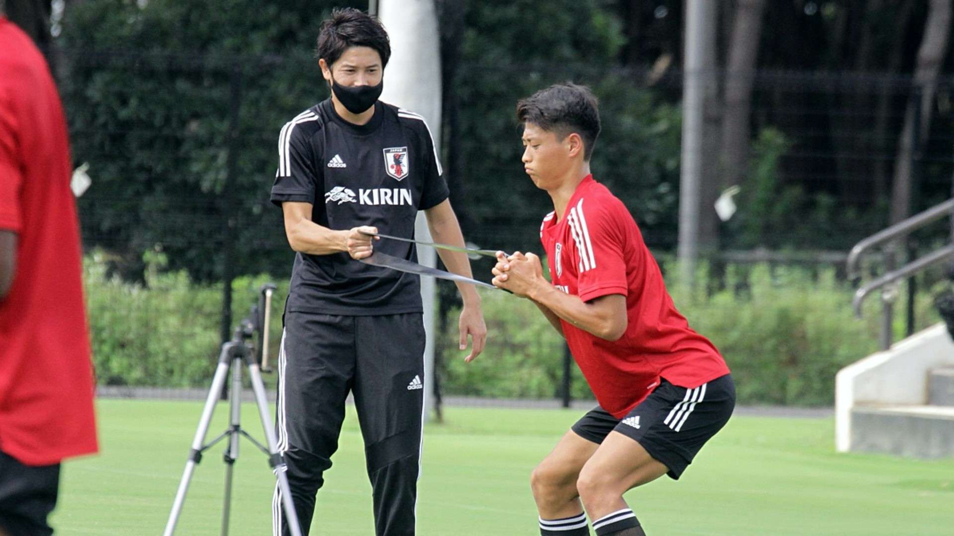 内田篤人ロールモデルコーチ 指導者としての未来を感じさせたu 19日本代表との3日間 Goal Com