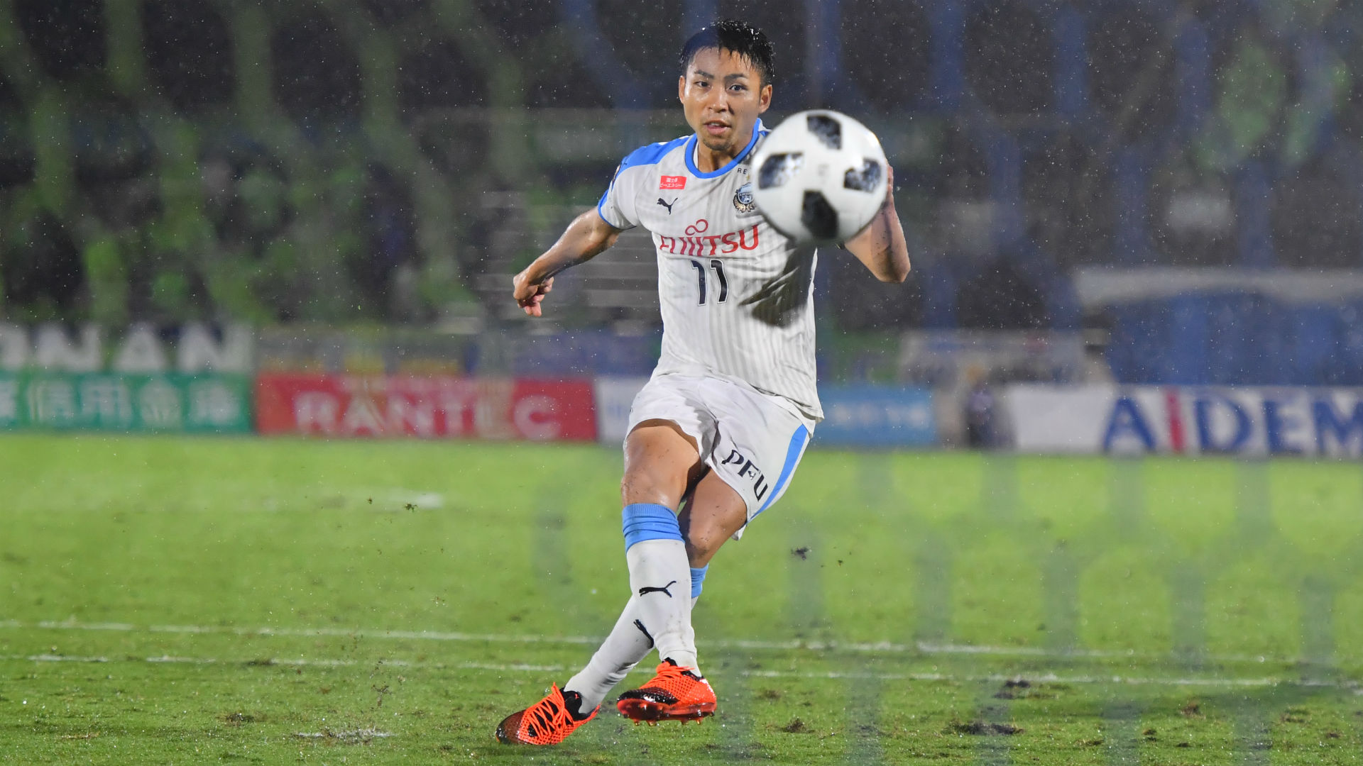 Pk失敗の小林悠 湘南gk秋元陽太の真正面セーブに ちょっとビックリした Goal Com Pk失敗の小林悠 湘南gk秋元陽太の真正面セーブに ちょっとビックリした Goal Com