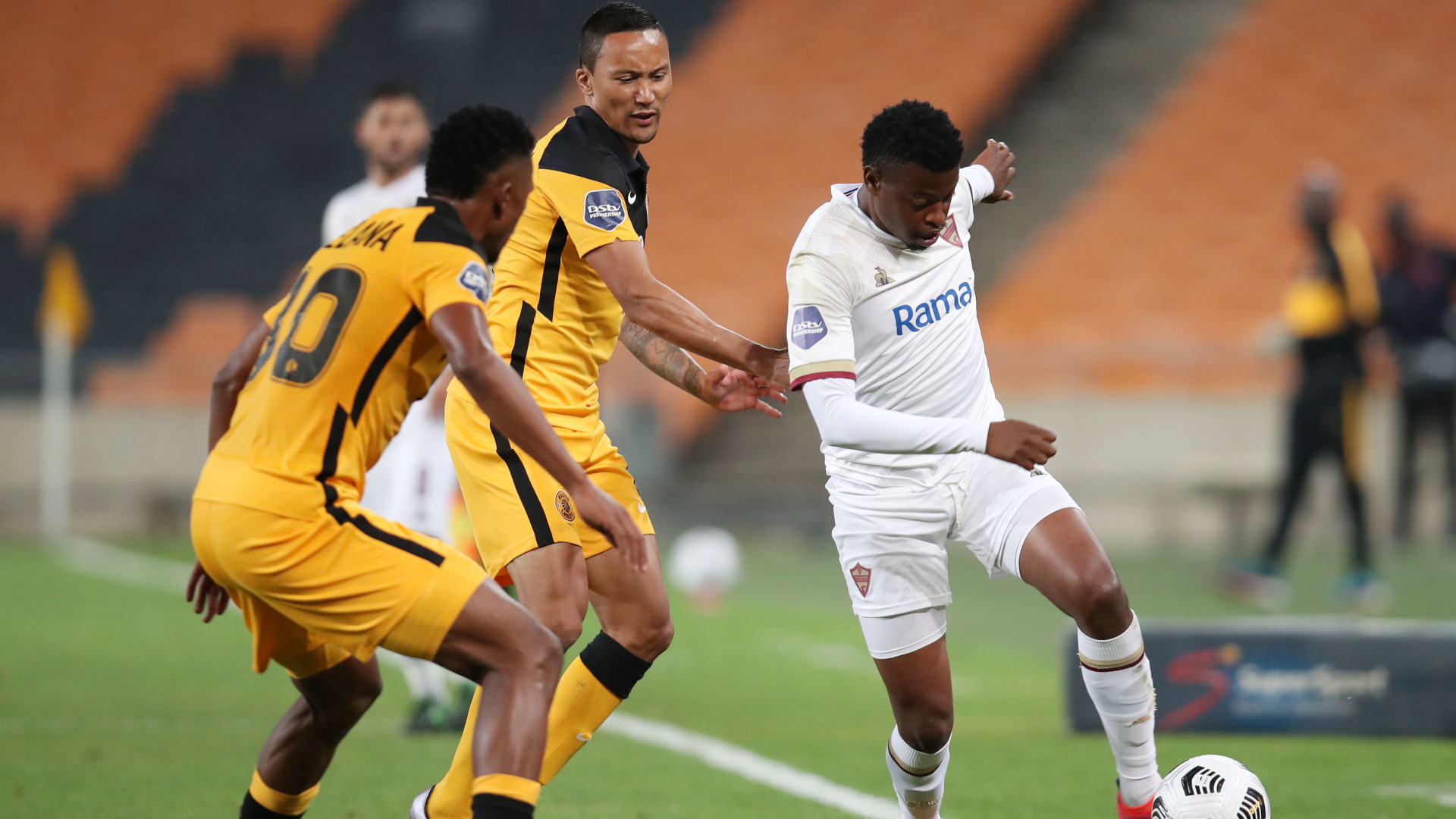 Kaizer Chiefs Coach Hunt Clarifies Nange Situation Goal Com