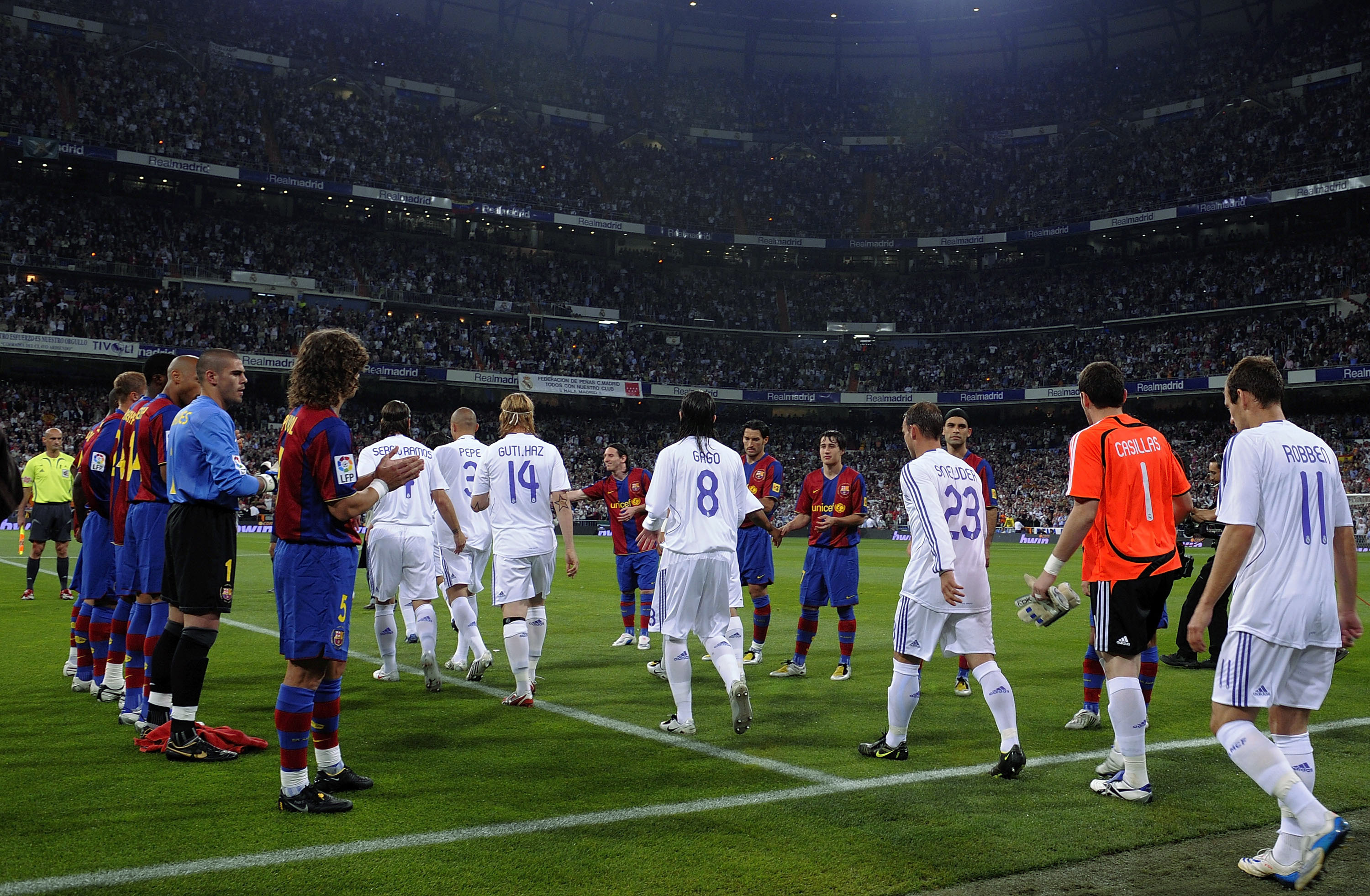 تاريخ الممر الشرفي في الكلاسيكو وهل سيقف برشلونة لريال مدريد بعد كأس العالم للأندية Goal Com