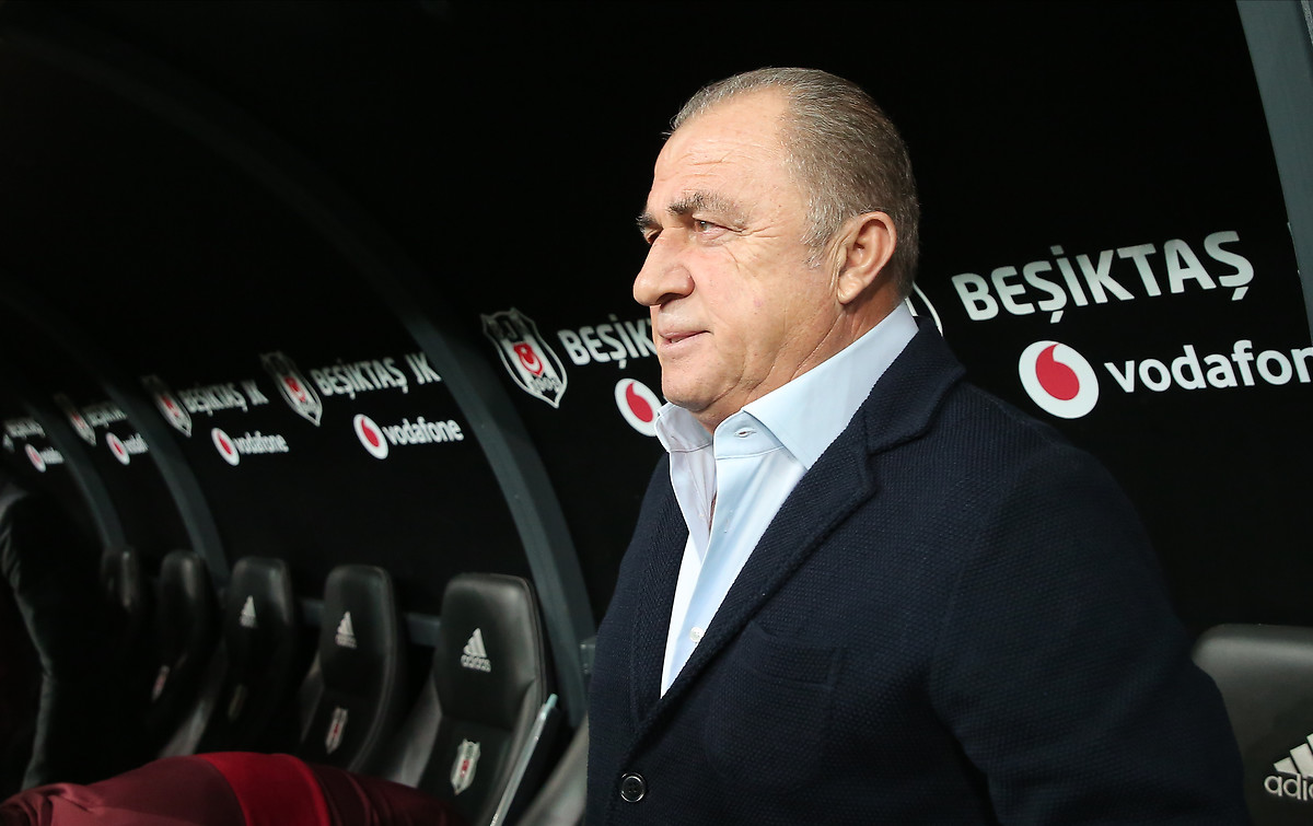 Fatih Terim Galatasaray Da 18 Kupanin Pesinde