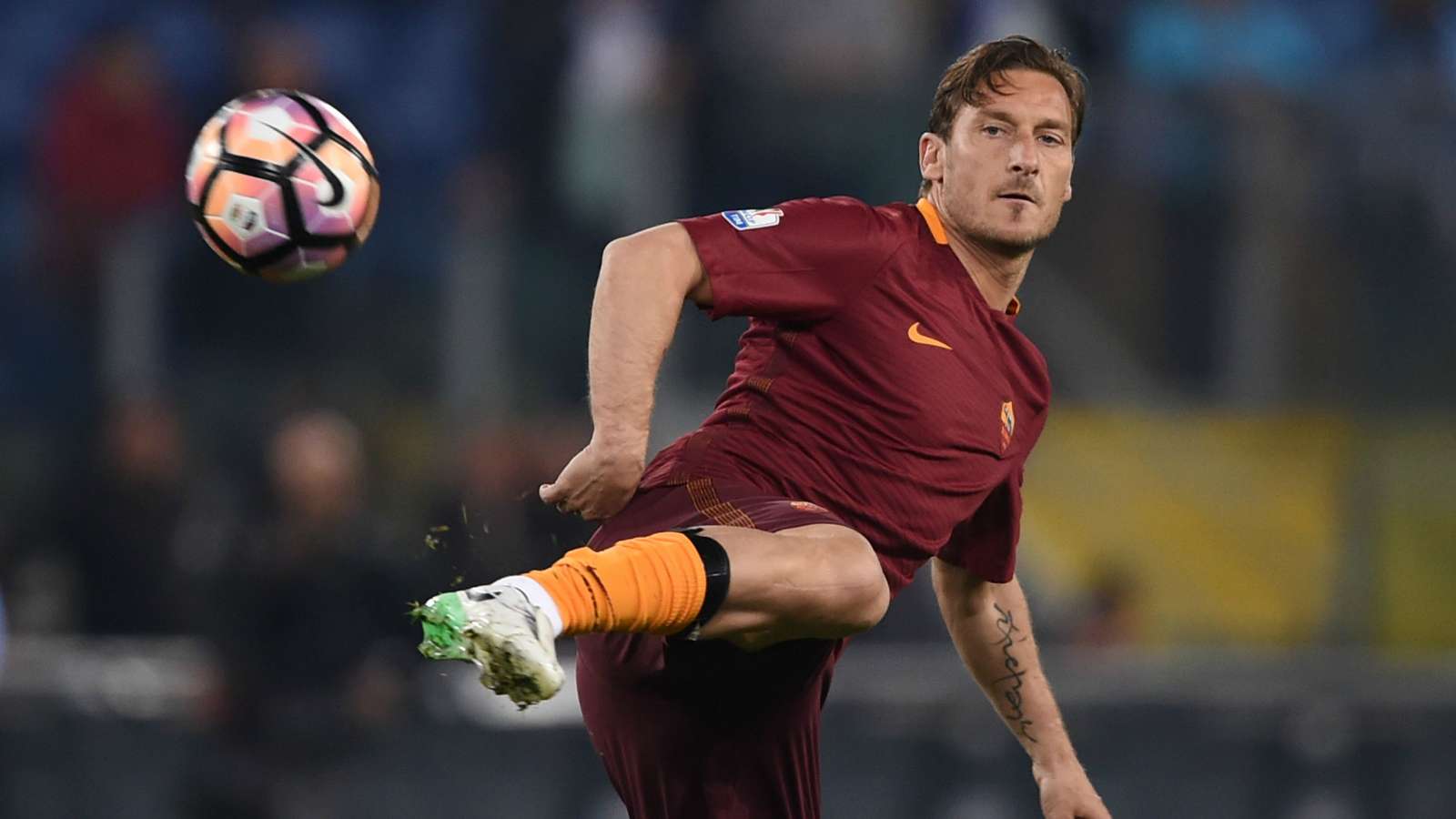 AS Rom: Spezielles Trikot zum Abschied von Francesco Totti ...