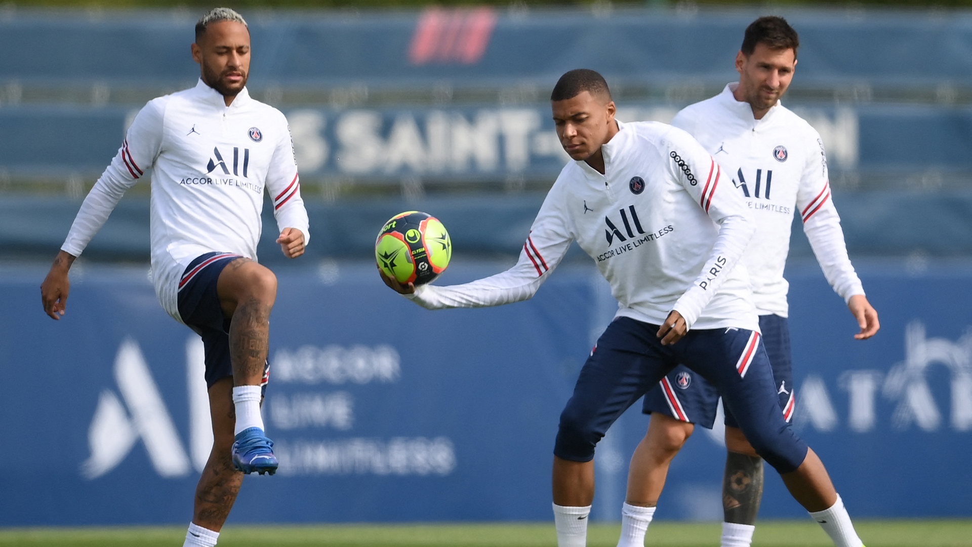 Neymar Mbappe Messi Male Pochettino Chiede Tempo Dobbiamo Diventare Squadra Goal Com