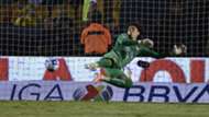 Guillermo Ochoa América 130919