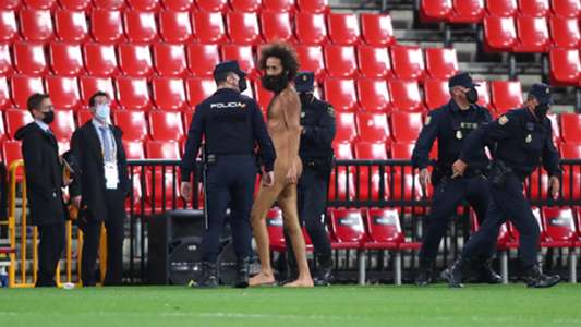 Photo of Granada-Man Utd streaker hid for 14 hours before kickoff, police confirm | Goal.com