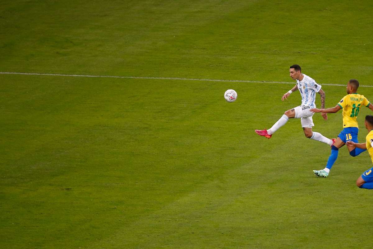 Qué definición, Fideo! Golazo de Di María en la final ante Brasil en el Maracaná | Goal.com