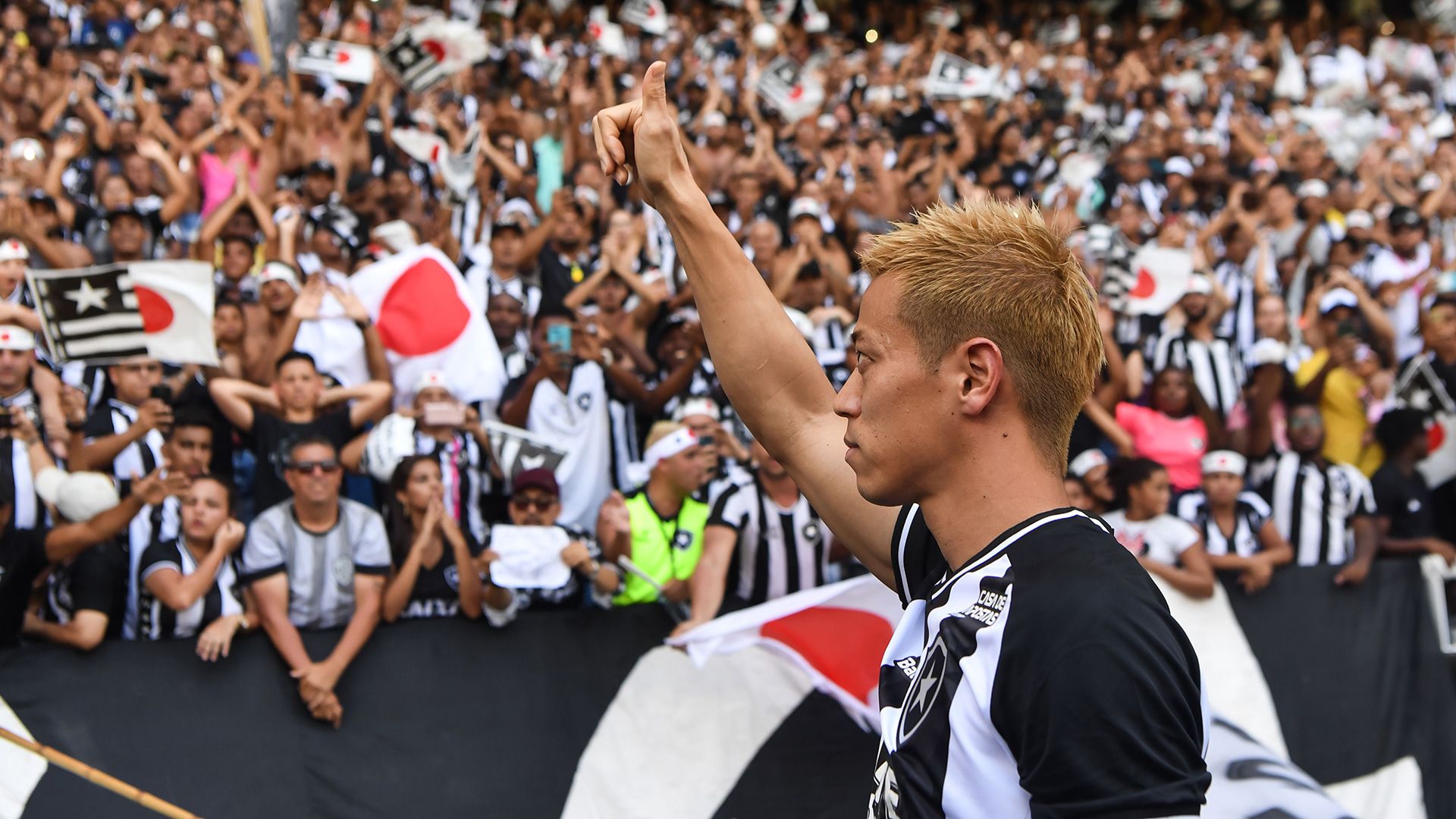 セードルフ以上の熱狂と話題性 大歓迎された本田圭佑 ボタフォゴ加入のインパクトとは Goal Com セードルフ以上の熱狂と話題性 大歓迎された本田圭佑 ボタフォゴ加入のインパクトとは Goal Com