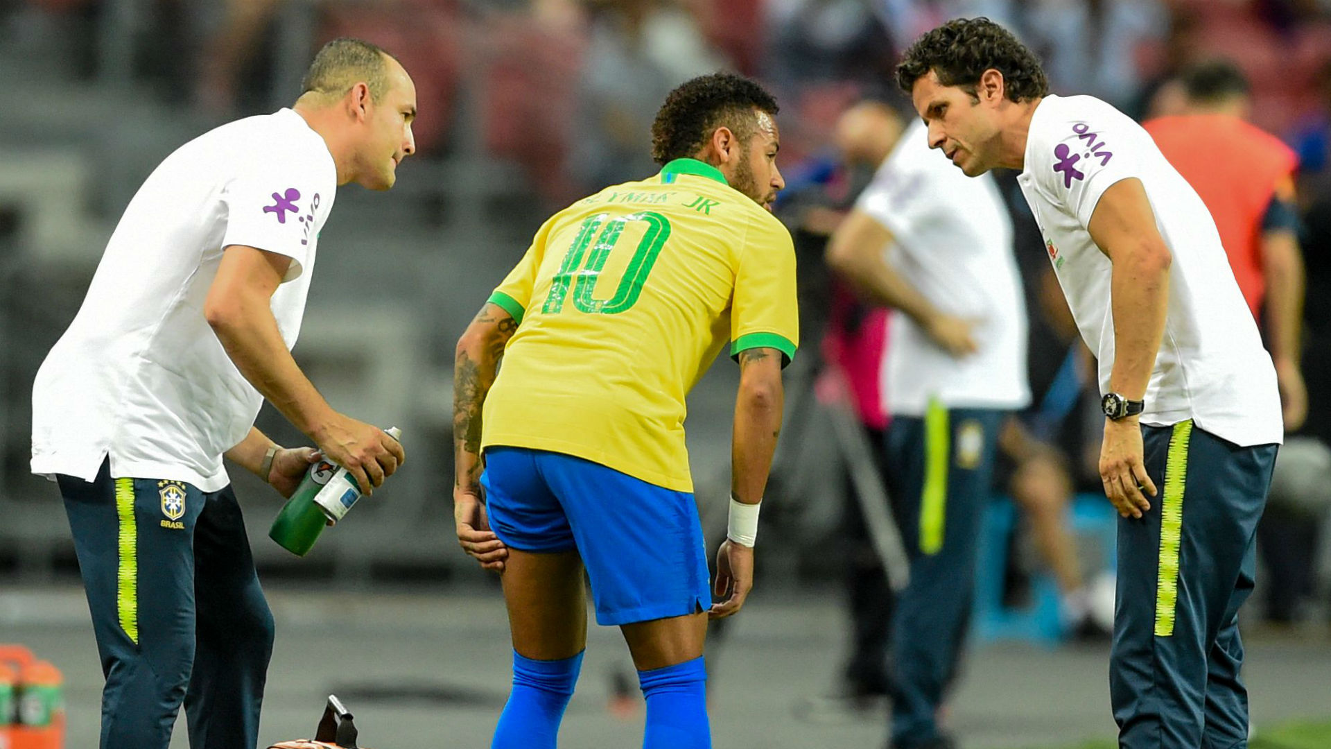 ネイマールが再び負傷 ブラジル代表親善試合で左太もも痛め 12分で交代に Goal Com