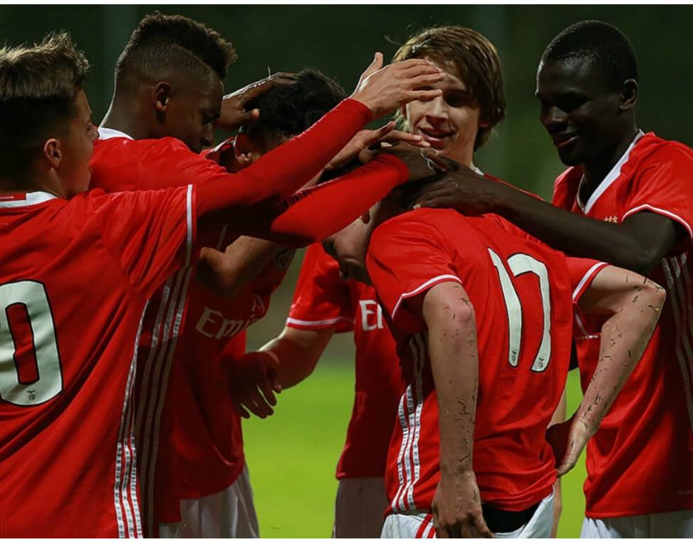 Video Csoboth Szepsegdijas Golja Az Arsenal Ellen Goal Com