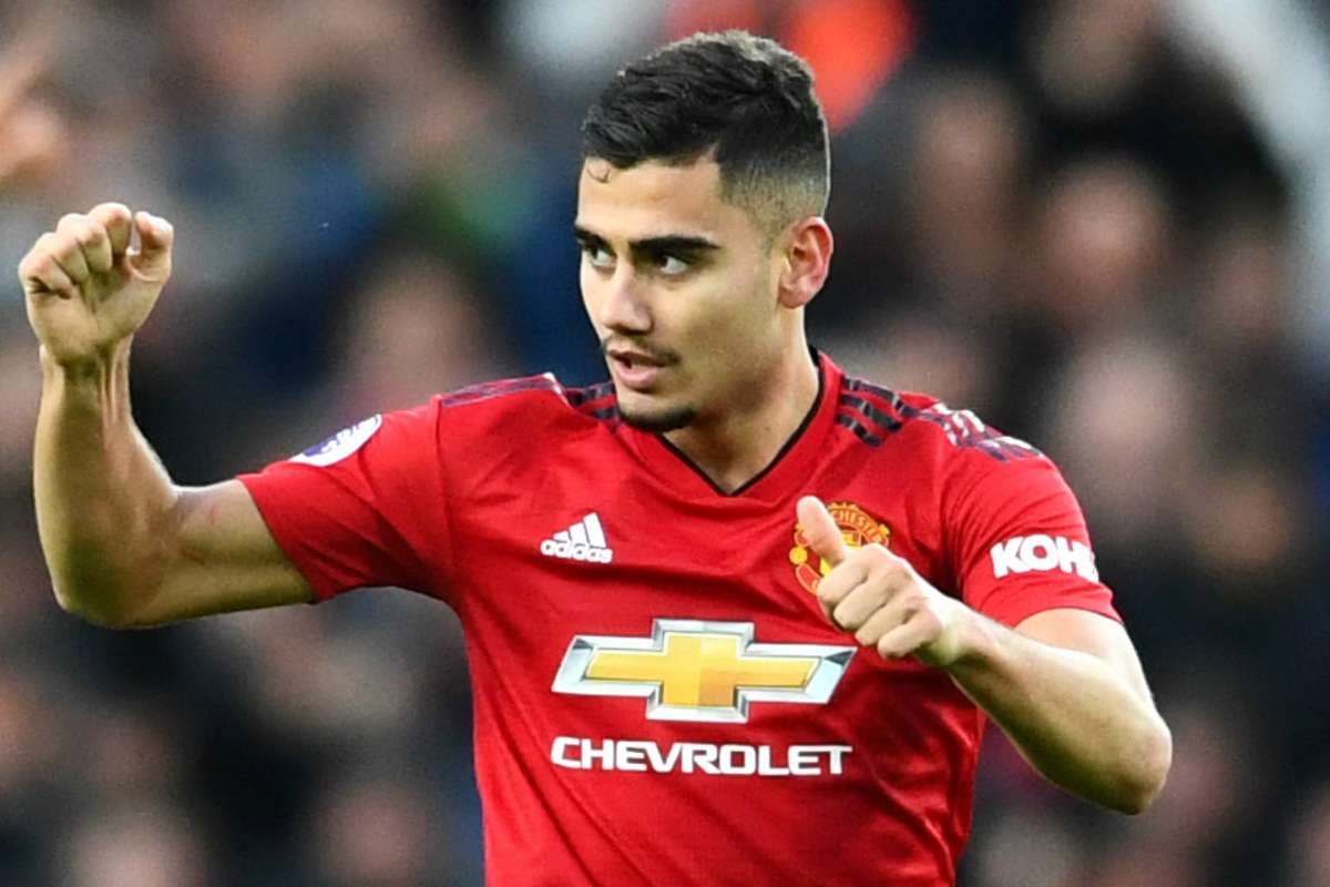man utd news andreas pereira signs new