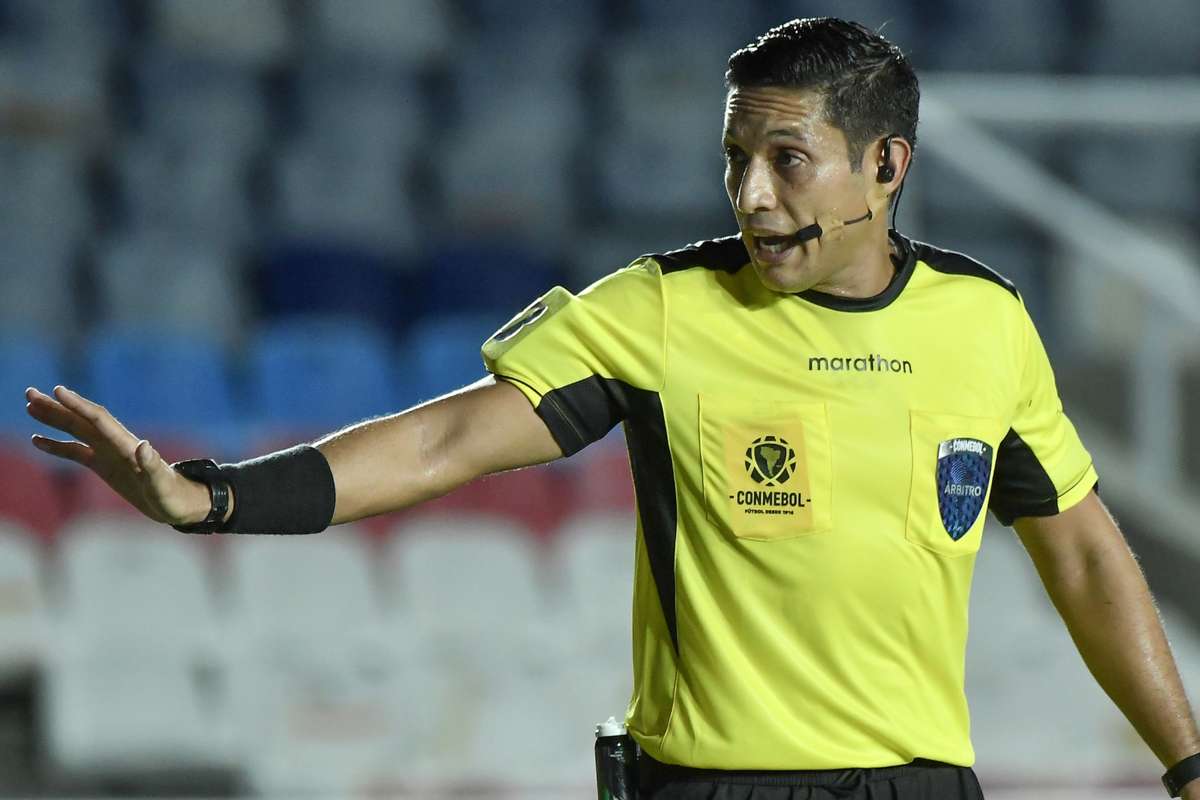 Quién es Jesús Valenzuela, el árbitro para la final de la Copa Sudamericana entre Lanús y Defensa y Justicia? | Goal.com