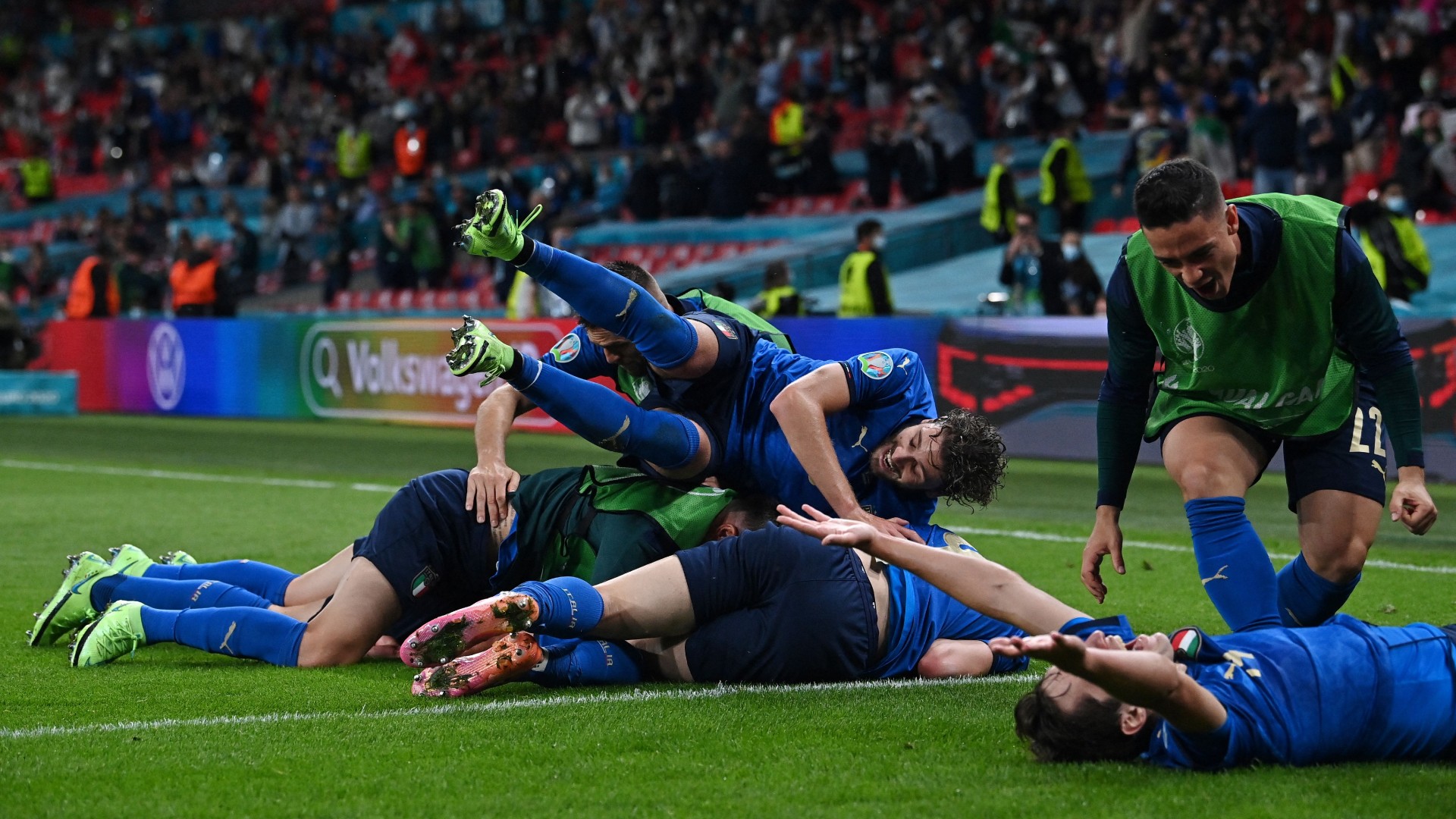 Italy set new record of 31 games unbeaten as Azzurri beat ...