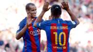 Ronaldinho Rivaldo Barcelona Manchester United legends 30062017