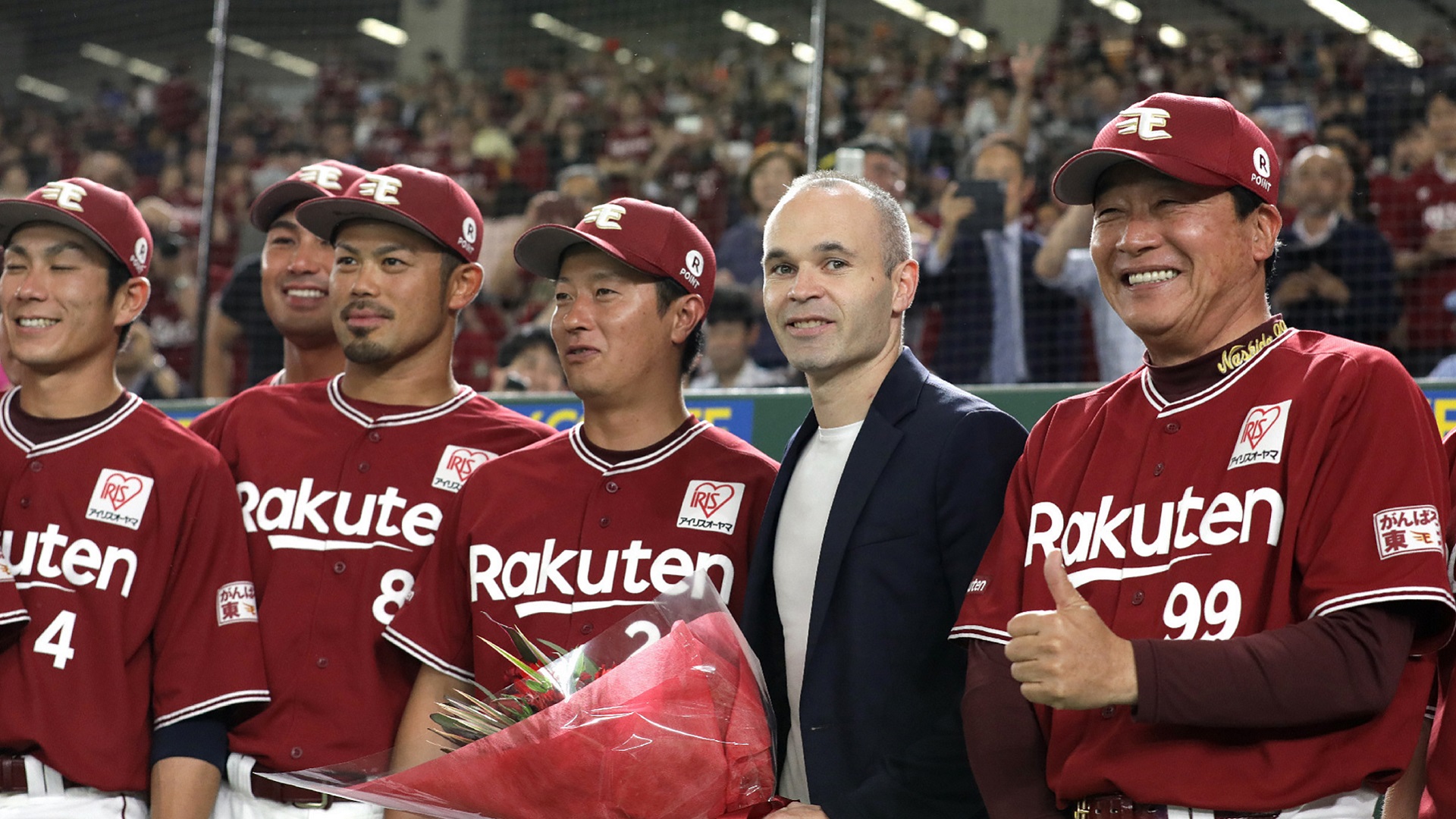 動画 イニエスタが野球場に 東京ドームに登場で楽天ナインやファン騒然 Goal Com 動画 イニエスタが野球場に 東京ドームに登場で楽天ナインやファン騒然 Goal Com