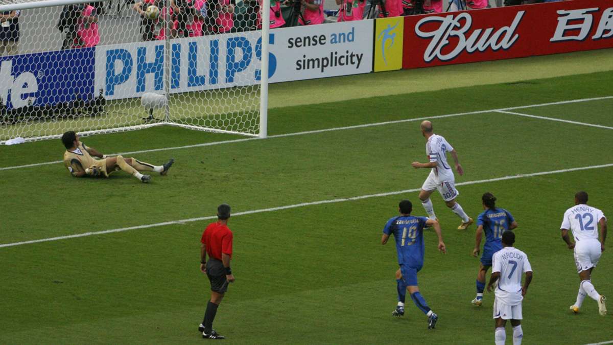 What is the Panenka? Penalty kick technique, how to do it & players who