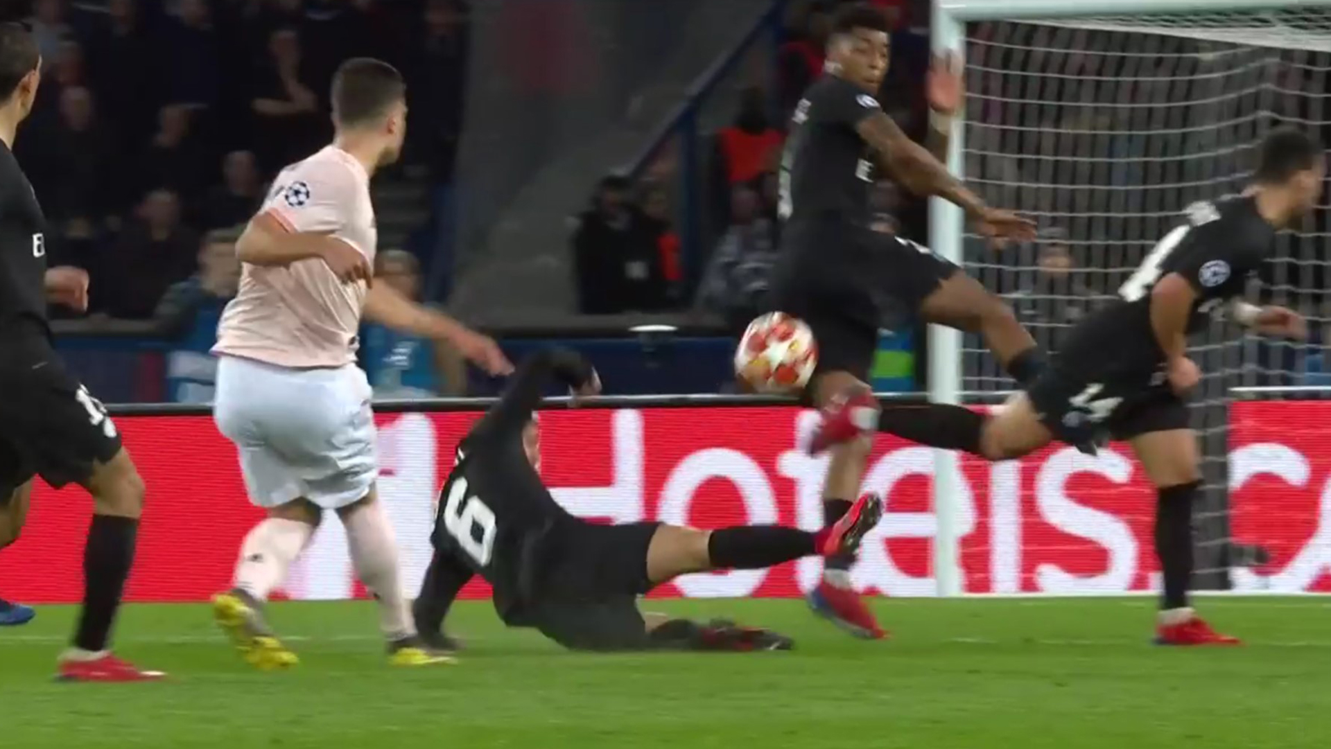 Clで物議を醸したvarシーンをuefa公式が解説 Psgのハンドについては Goal Com Clで物議を醸したvarシーンをuefa公式が解説 Psgのハンドについては Goal Com